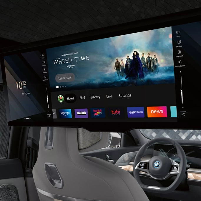 BMW i7 électrique sur route de campagne, vue dynamique